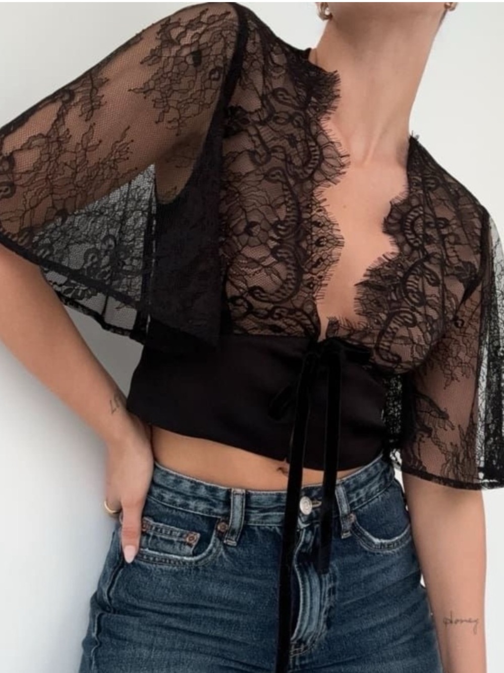 RUMORED Verona Lace Top In Black